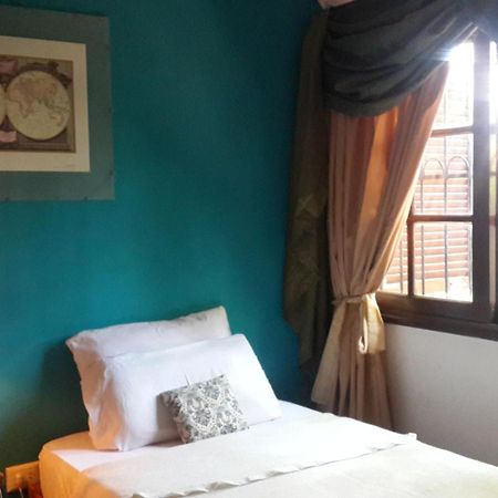 Casa Folks - Bed And Breakfast Puerto Iguazu Bagian luar foto