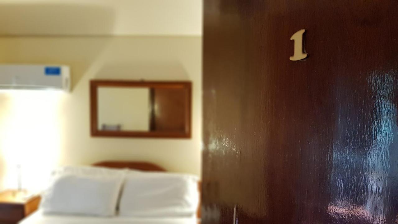 Casa Folks - Bed And Breakfast Puerto Iguazu Bagian luar foto