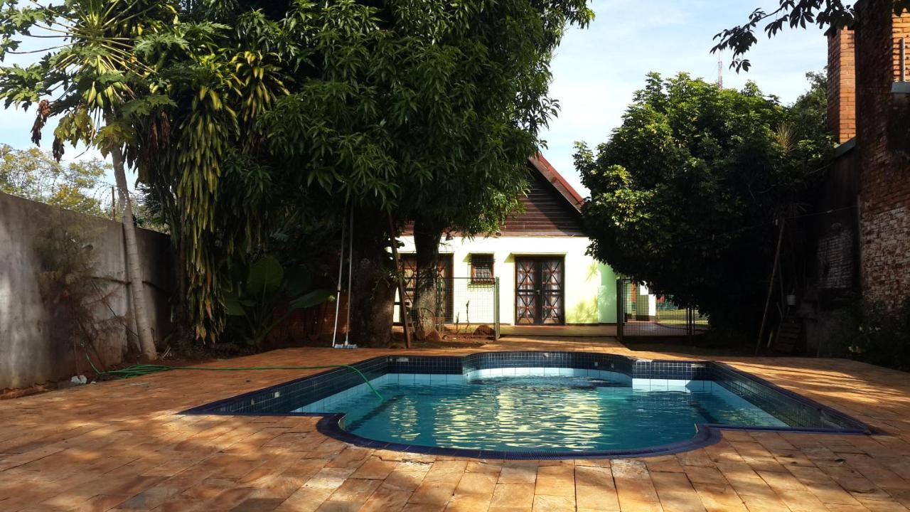 Casa Folks - Bed And Breakfast Puerto Iguazu Bagian luar foto