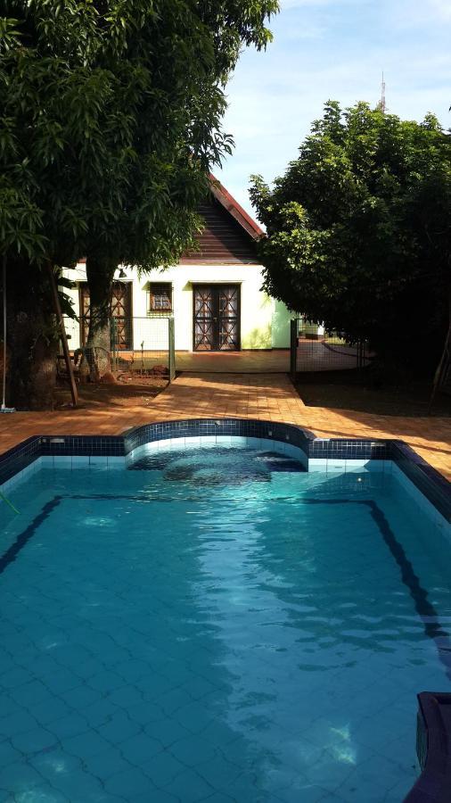 Casa Folks - Bed And Breakfast Puerto Iguazu Bagian luar foto