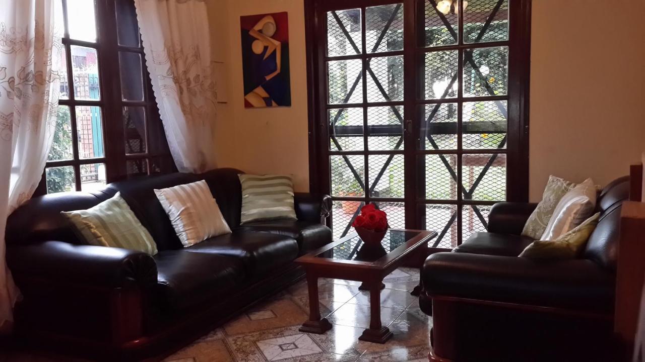 Casa Folks - Bed And Breakfast Puerto Iguazu Bagian luar foto