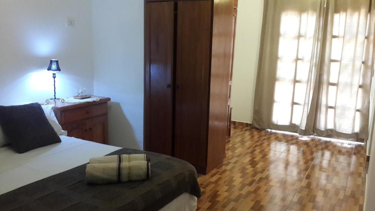 Casa Folks - Bed And Breakfast Puerto Iguazu Bagian luar foto